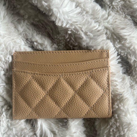 Brand new Chanel cardholder/wallet in caviar leather with gold hardware!!! - Picture 4 of 11